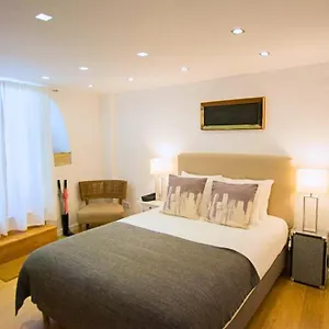 lisbon-getaway-santo-antonio-apartment.hotels-lisbon-portugal.com/